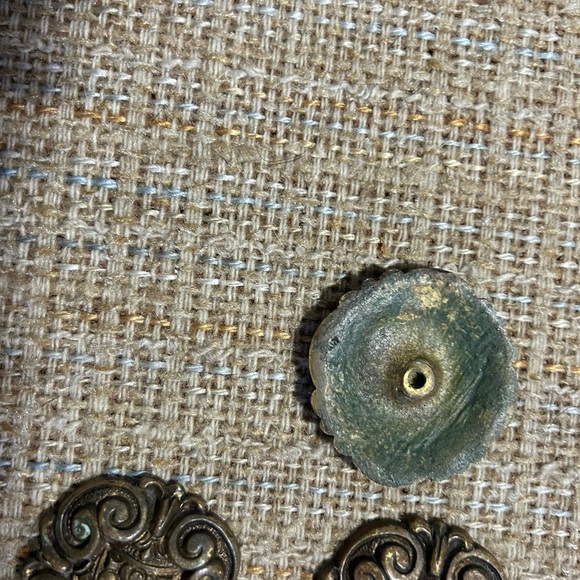 Drawer pull knobs - Picture 4 of 4